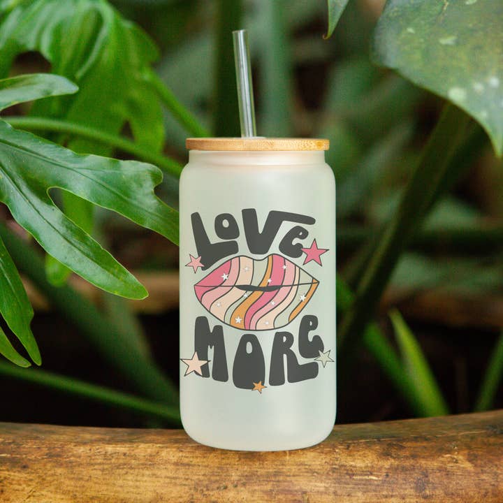 Love More - Barattolo in vetro satinato per la vendita all'ingrosso da parte di Livy Lou Designs + Co