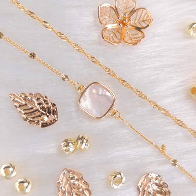 Chain Bracelets Square Mother-of-Pearl Pendant Gold-Plated Chain for wholesale by Pompon La Tulipe