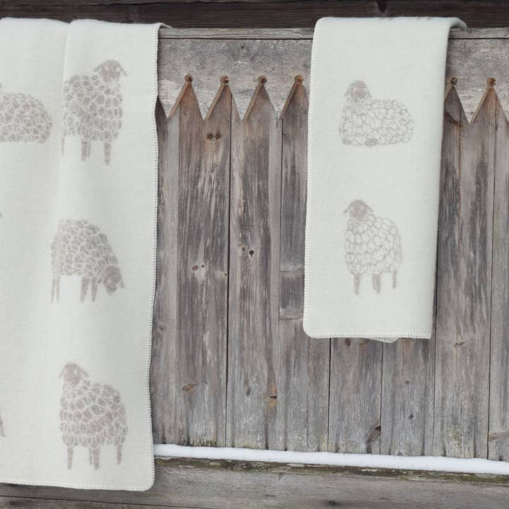 JJ Textile – wholesale Throw blanket – Sheep Mima Soft Brown Small Wool Blanket4