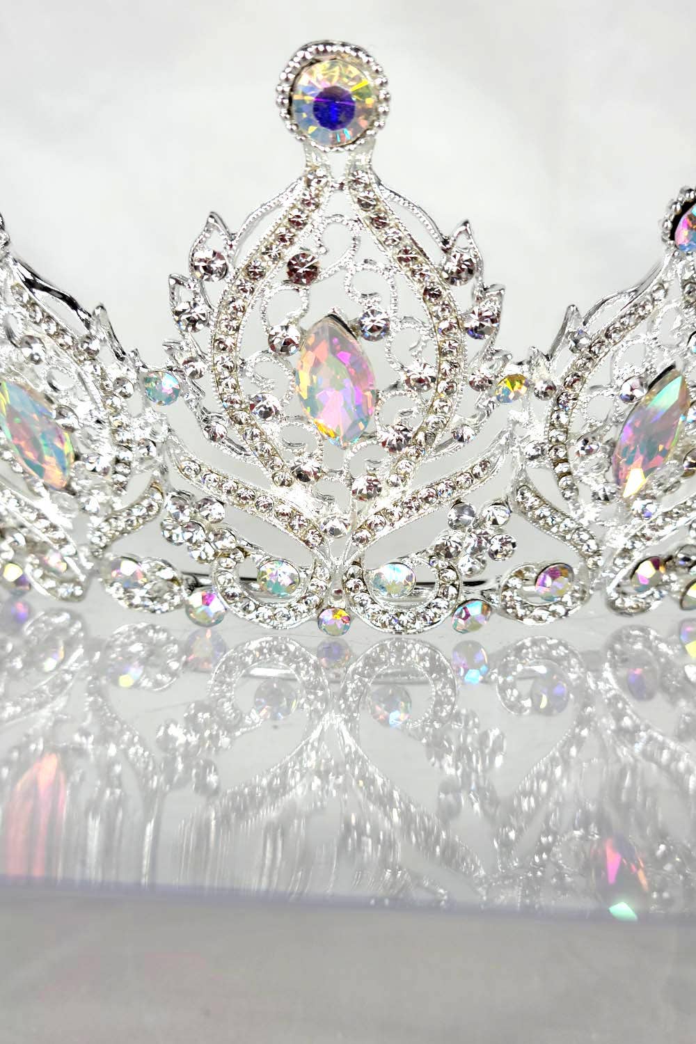 Chicas - Wholesale Tiara - Women's - One Size Fits All Tiara With Jewels HT93332