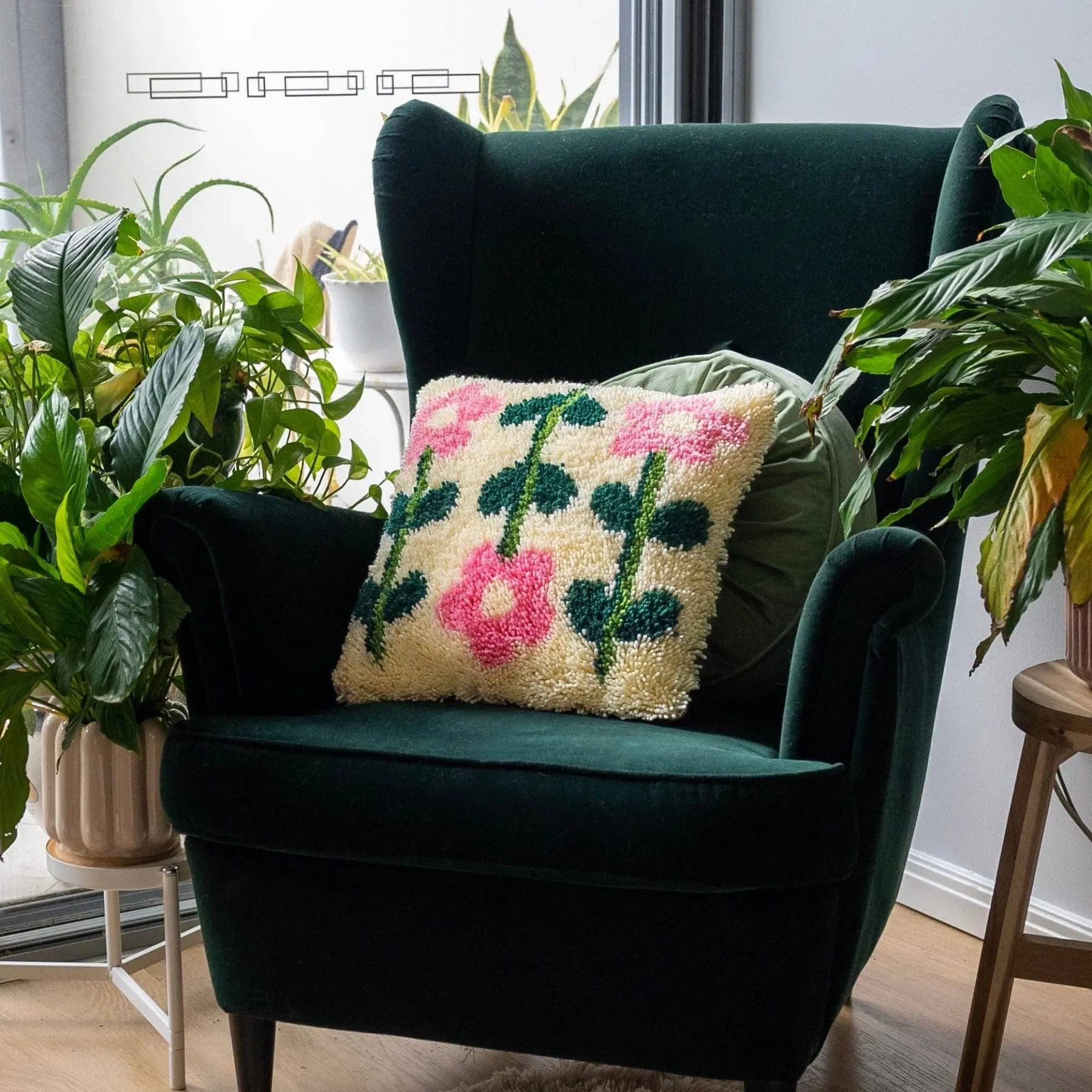 Craft Club - Wholesale Craft Sewing Kit - PASTEL PICK OF THE BUNCH - Latch Hook Cushion Kit3