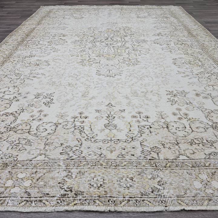 Alfombra vintage turca Oushak: 6.5x9.5 pies, alfombra floral de lana beige para venta al por mayor de MesopotamiaRugs