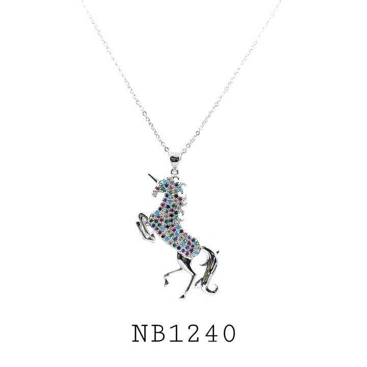 Collana multicolore con unicorno in zirconia cubica in ottone per la vendita all'ingrosso da parte di Nisso & Co. NYC Jewelry Wholesale