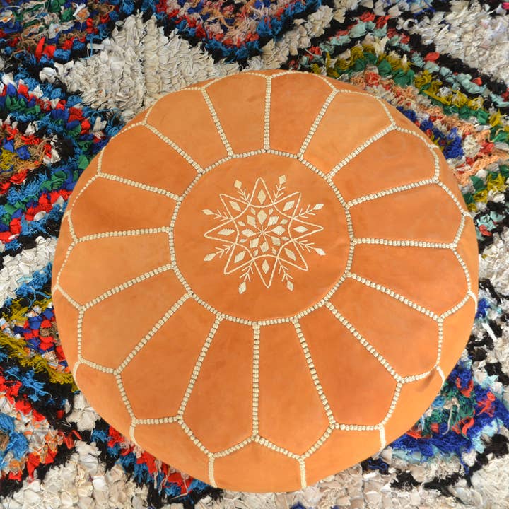 woolsouk ( We handle U.S. import procedures for you ) – Pufe por atacado – Pufe de couro - Pufe redondo não recheado - caramelo8