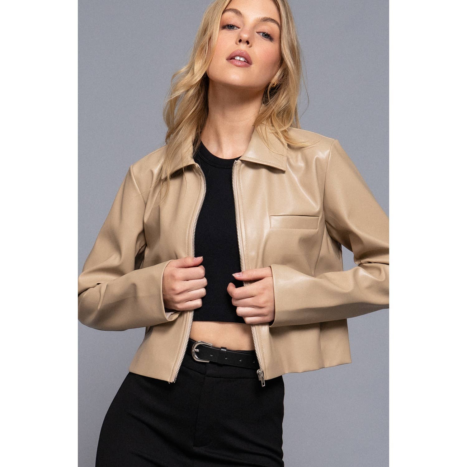 Apolline - Vendita all'ingrosso Giacca in pelle - Donna - GIACCA LUNGA SLV IN ECOPELLE CON COLLETTO A CAMICIA6