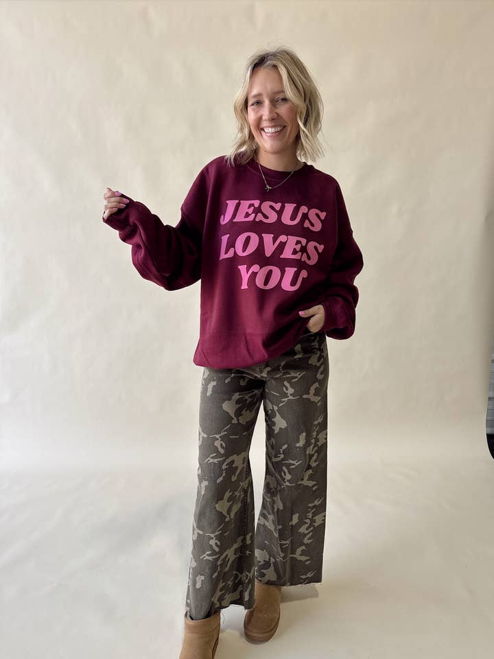 Jesus Ama-te Crewneck por atacado de Jules Co