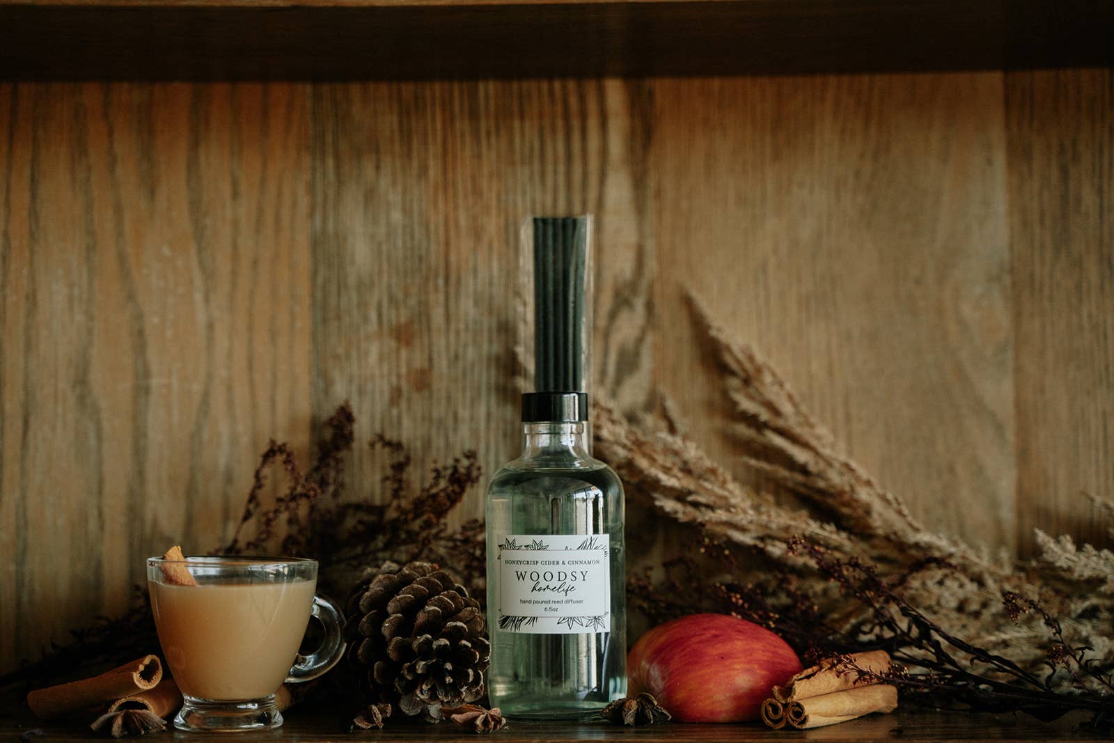 Woodsy Homelife – Engroshandel Duftolie med pinde – Honeycrisp Cider & Cinnamon Reed Diffusorer 3