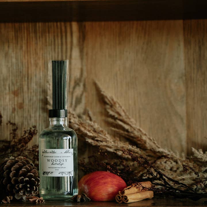 Woodsy Homelife – Engroshandel Duftolie med pinde – Honeycrisp Cider & Cinnamon Reed Diffusorer 3