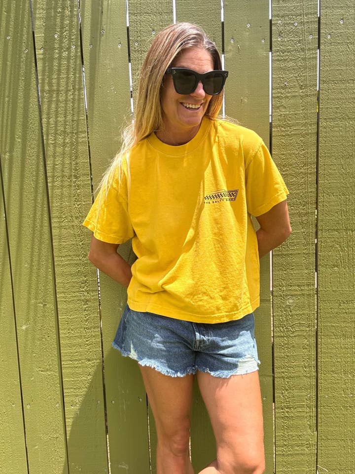 T-shirt carré à damier pour la vente par The Salty Babe