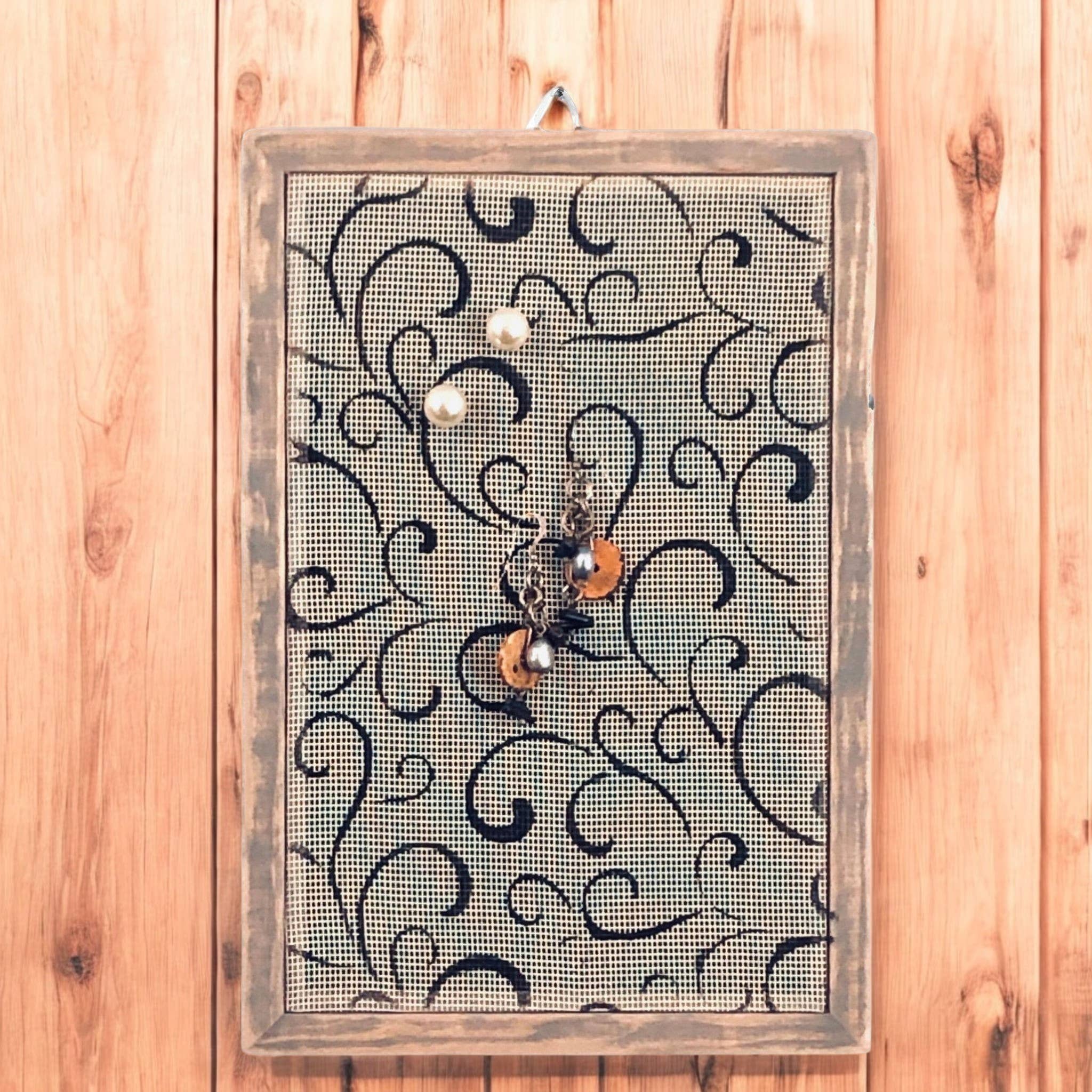 Earring Holder Gallery - Wholesale Jewelry Stand & Display - Classic Earring Holder - Heart Swirl2