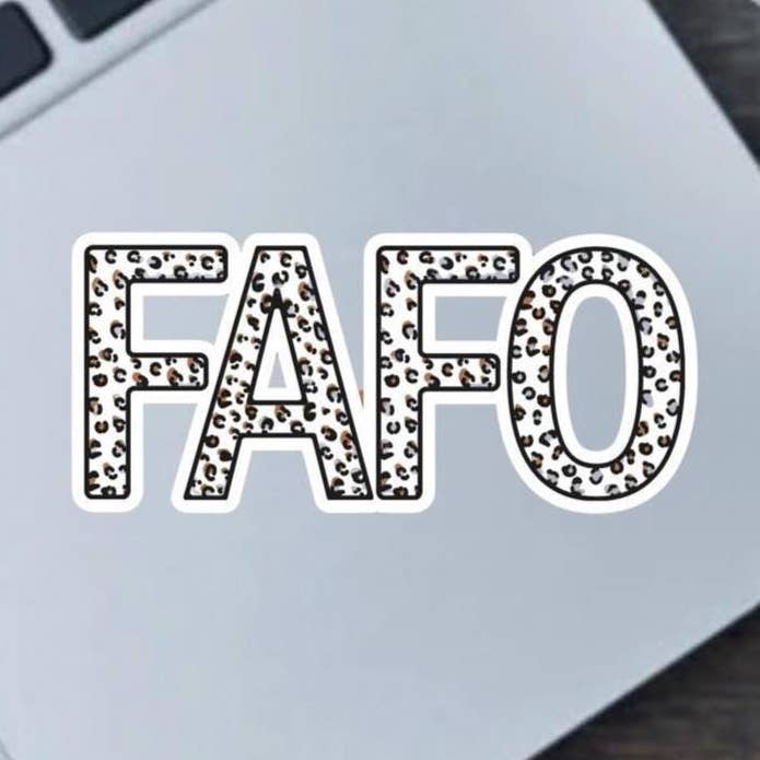Adesivo in vinile stampato leopardato FAFO 2,5" per la vendita all'ingrosso da parte di Fable and Flame Co.