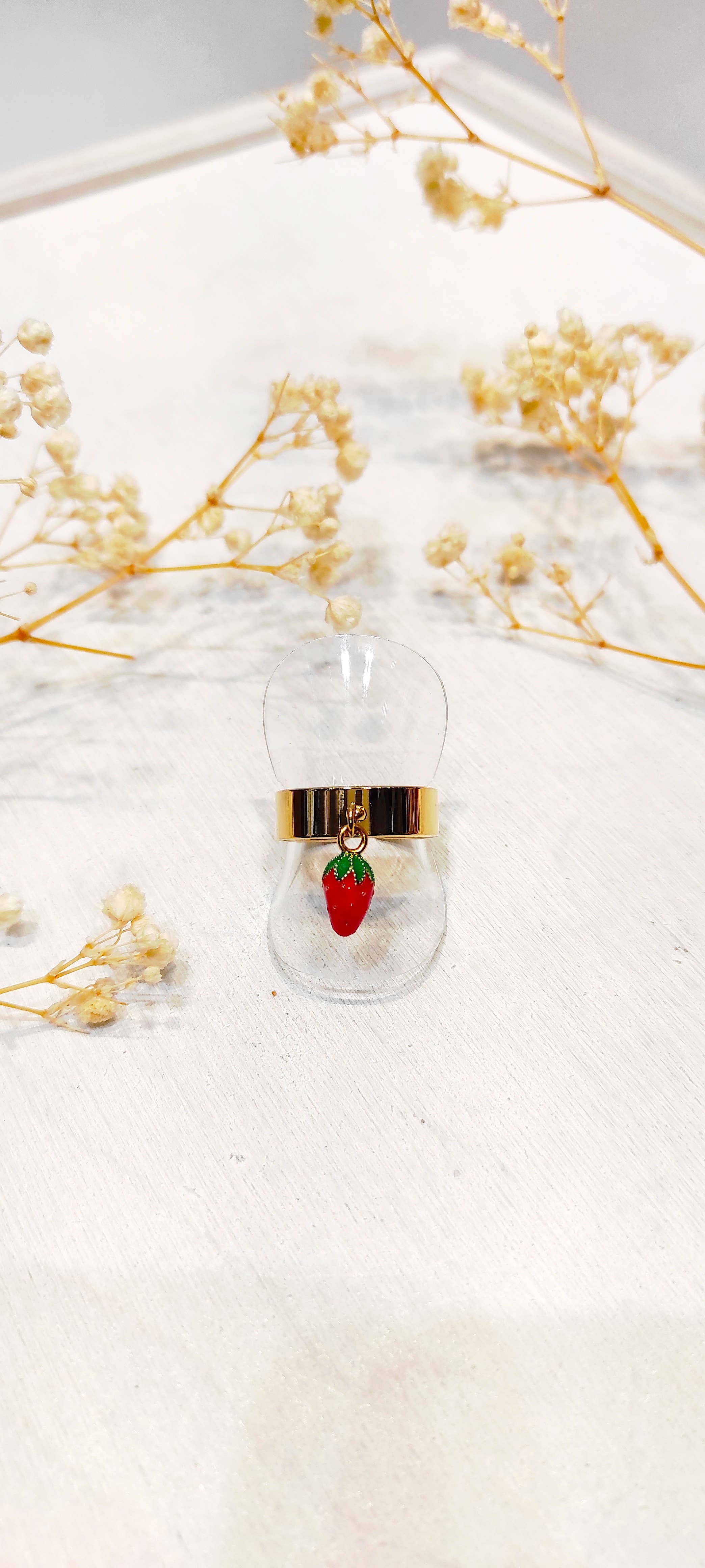 Doré Bague avec charms fraise Carlota en vente sur Faire0