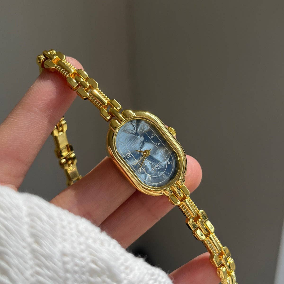 Dipped Shop - Wholesale Wrist Watch - Women's - Vintage Gold Oval Bracelet Quartz Watch DP25F7360