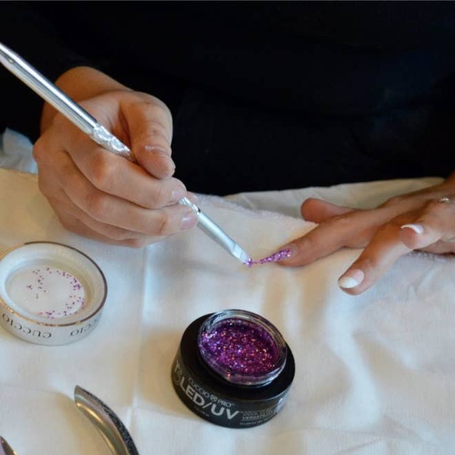 Cuccio - Wholesale Nailcare Set - T3 LED/UV Sparkle Versatility Gel - Self Leveling18