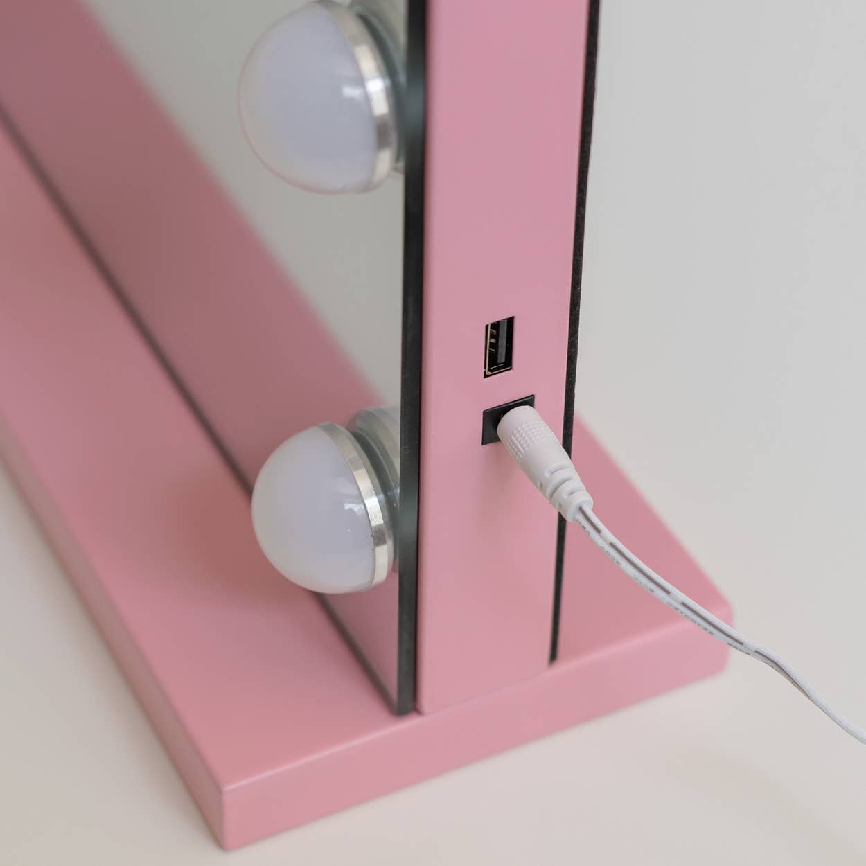 Flamingueo - Wholesale Vanity Mirror - Pink Mirror with 15 Hollywood LED lights,3 light modes 3