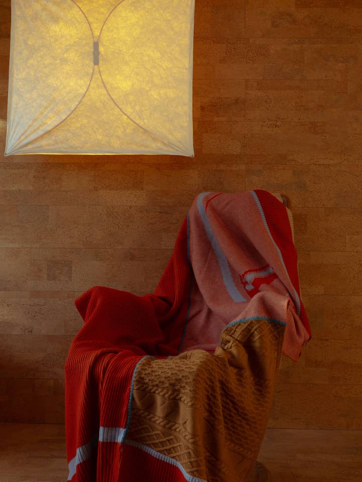 T_002 | Jeté Patchwork Tricoté | Coquelicot pour la vente par Cillie