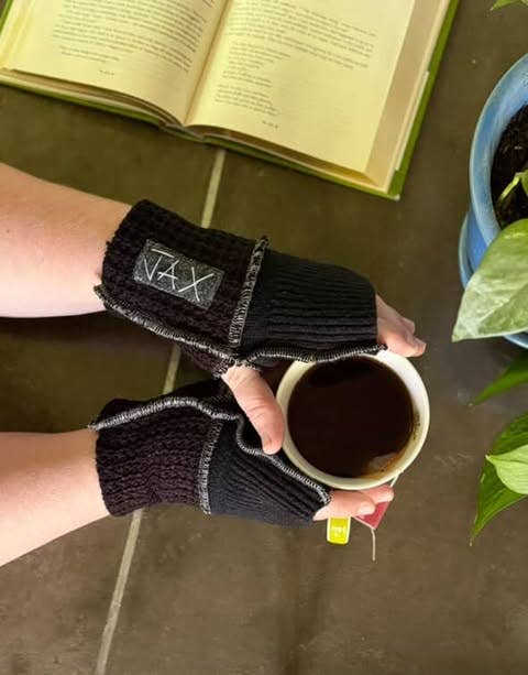 Jax Upcycled - Wholesale Gloves - Women's - Upcycled Unisex Fingerless Gloves Solid Black Color1