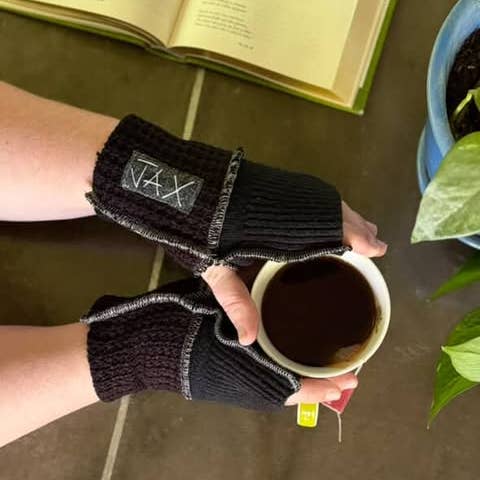 Jax Upcycled - Wholesale Gloves - Women's - Upcycled Unisex Fingerless Gloves Solid Black Color1