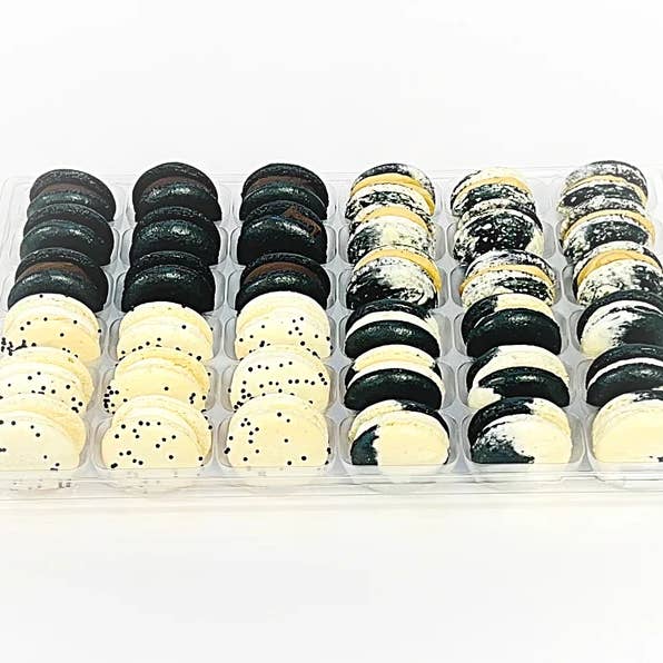 macaron centrale - Wholesale Cookie - Black & White Vibe: A Flavorful Quartet of French Macarons4