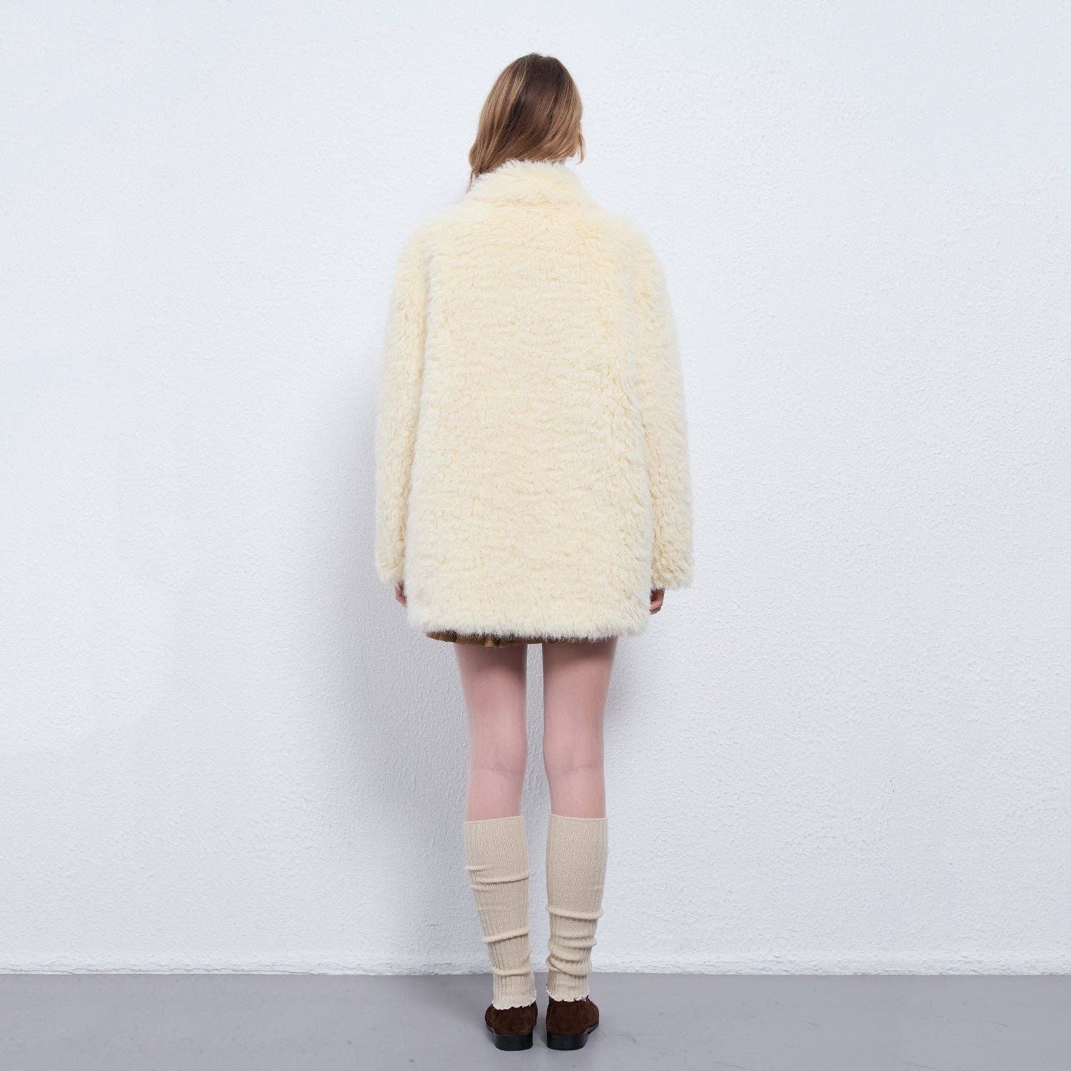 Beige Fuskinn Shearling-kappa Mysig Chic Stil för wholesale på Faire1