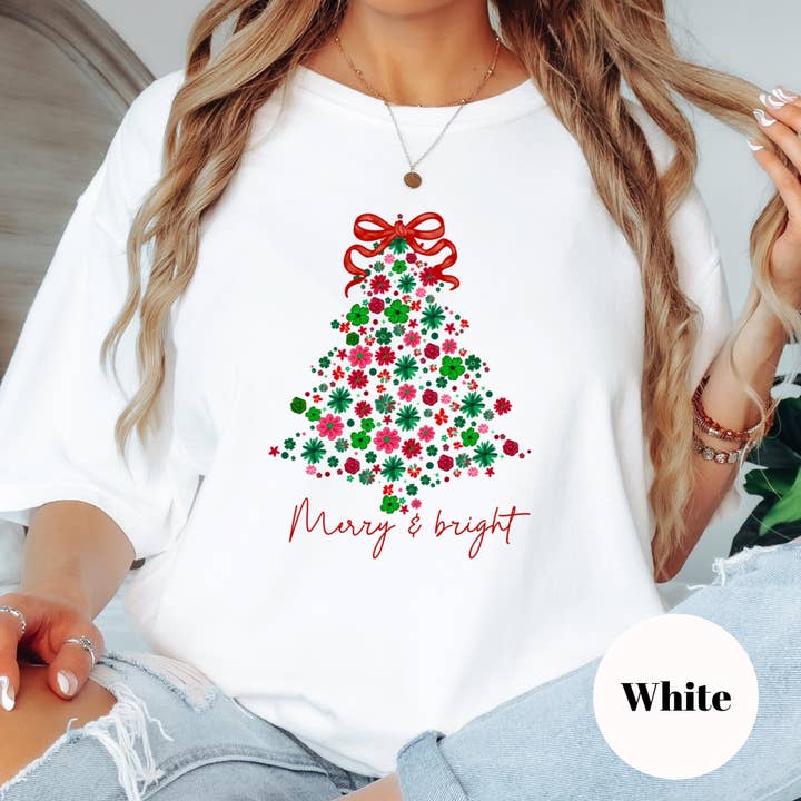 Chemise de Noël : Joyeux & Lumineux – T-shirt ou Sweat-shirt Arbre Floral de Fêtes pour la vente par Epic Life - Designed