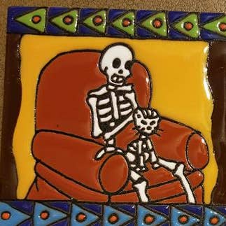 Squelette TD-40 sur canapé pour la vente par Arara Enterprises