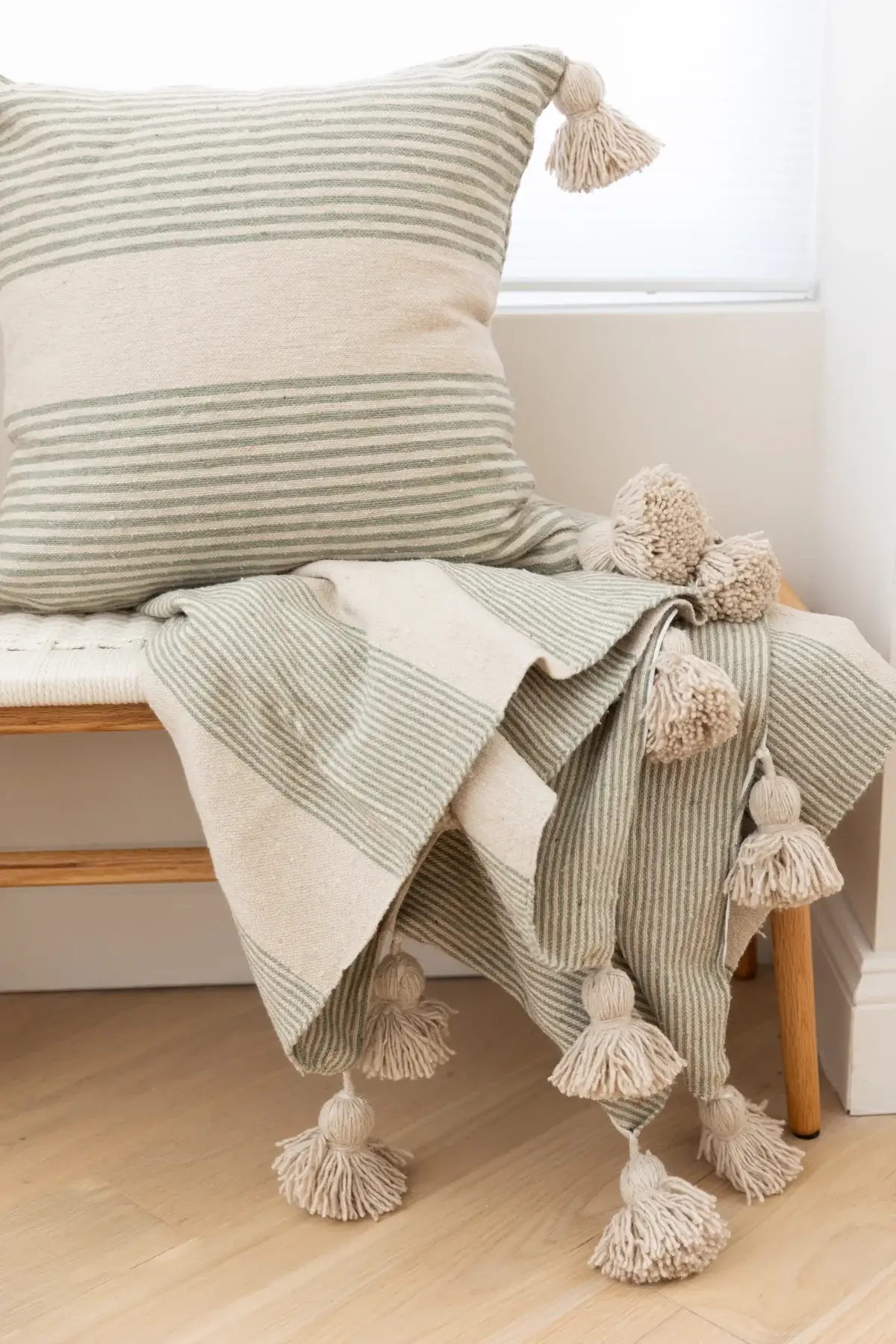 High crafty – wholesale Throw pillow cover – 🧵 Pompom Pillow – Handwoven Cotton Cushion Cover (50x50 cm)4