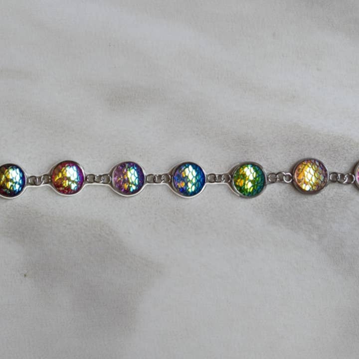 Flätat armband i stål med flerfärgade berlocker för wholesale av HTB