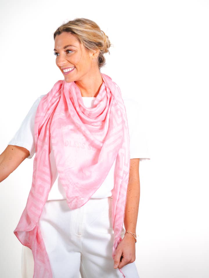 OCTAVIUS - Lenço Triangular Geométrico Rosa por atacado de LES BLONDINETTES