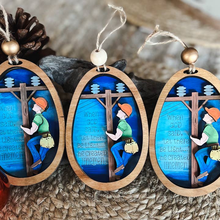 OBX Prep - Vendita all'ingrosso Decorazione - Lineman, ornamento per albero di Natale in legno dipinto a mano 2