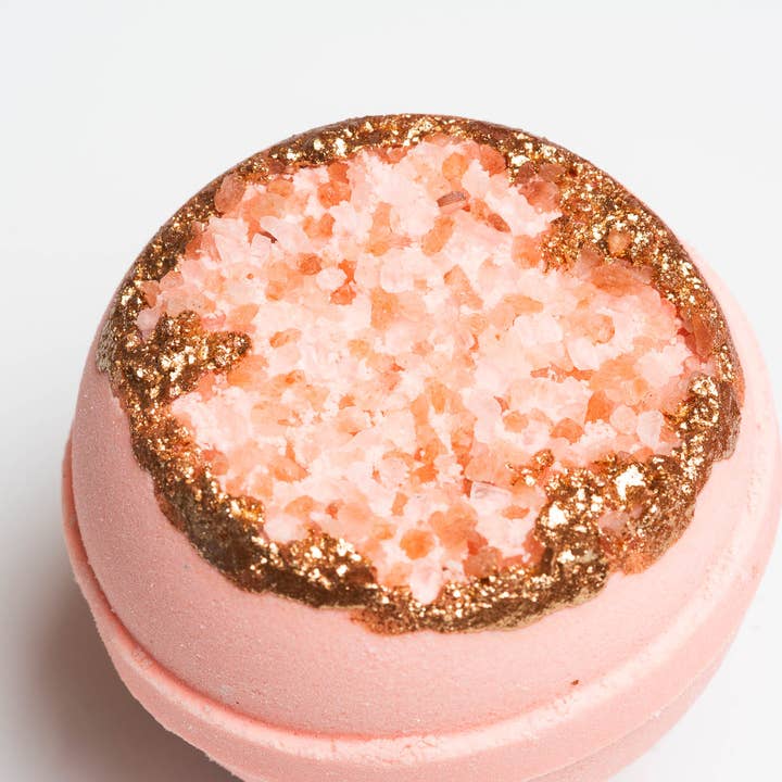 Latika Beauty - Wholesale Bath Bomb/Fizz - Crystal bath bomb 🌸 Wellness gift - Geode - Rose Quartz