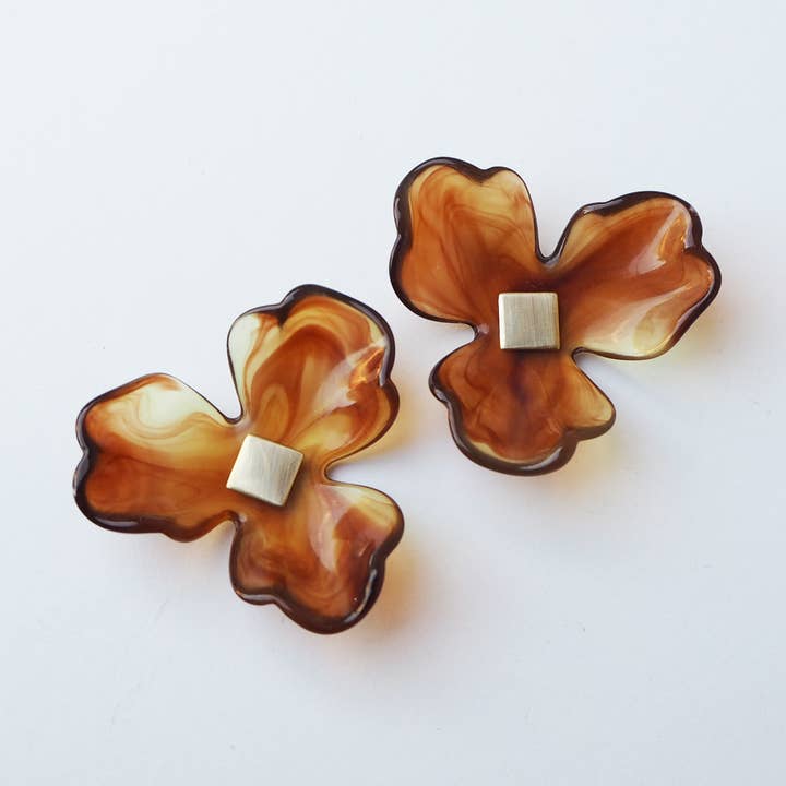 Brincos Maxi Bloom, brincos de flor castanhos em destaque por atacado de Custom Made