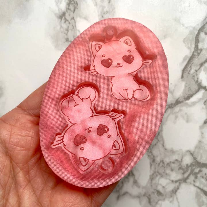 Moule en silicone pour boucles d'oreilles Love Kitty pour la vente par EllaRaeMouldsVinyls