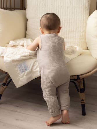 Couverture pour bébé en polaire Minky à bordure satinée plate pour la vente par My Blankee