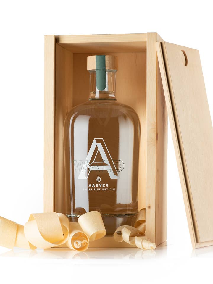 Aarver skov i kasse af schweizerfyrretræ for engroshandel hos Onlygoodspirits