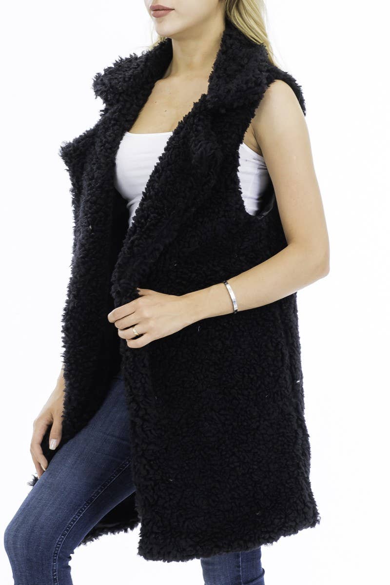 Cap Zone – Großhandel Oberbekleidungsweste – Damen – Halblange Weste aus Satin mit luxuriösem Kunstziegenfell-Futter8