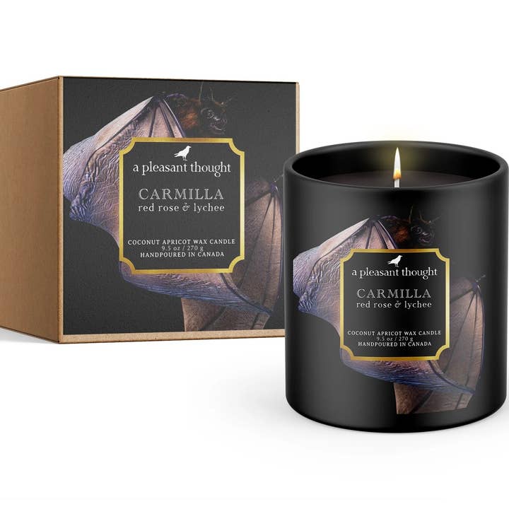 A Pleasant Thought - Venta al por mayor Velas en tarros - CARMILLA | ROSA ROJA Y LICHI | VELA DE CUERVO