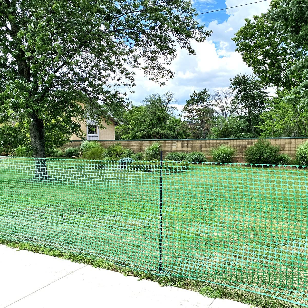 Ashman Online - Wholesale Outdoor Ornament/Decor - Ashman Plastic Mesh Fence, Construction Barrier Netting, Green, 4'x100' Feet, 1 Roll, Garden Fencing, Fences Wrap, Above Ground, for Snow, Poultry, Chicken, Deer, Patio, Garden Netting, Green 100FT7
