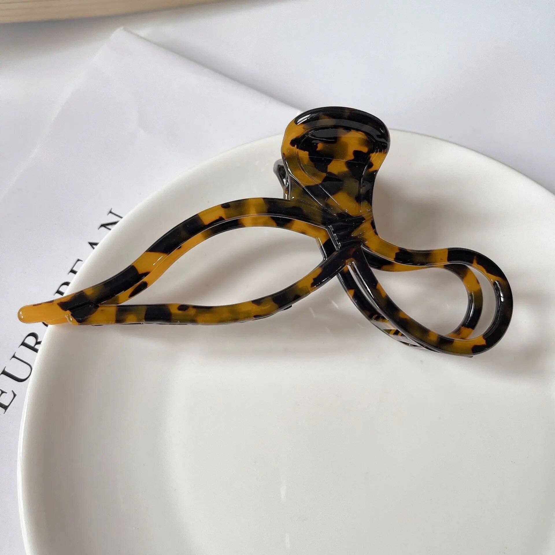 Folie à Trois - Wholesale Hair Clip - Women's - Coquette HAIR CLIP0