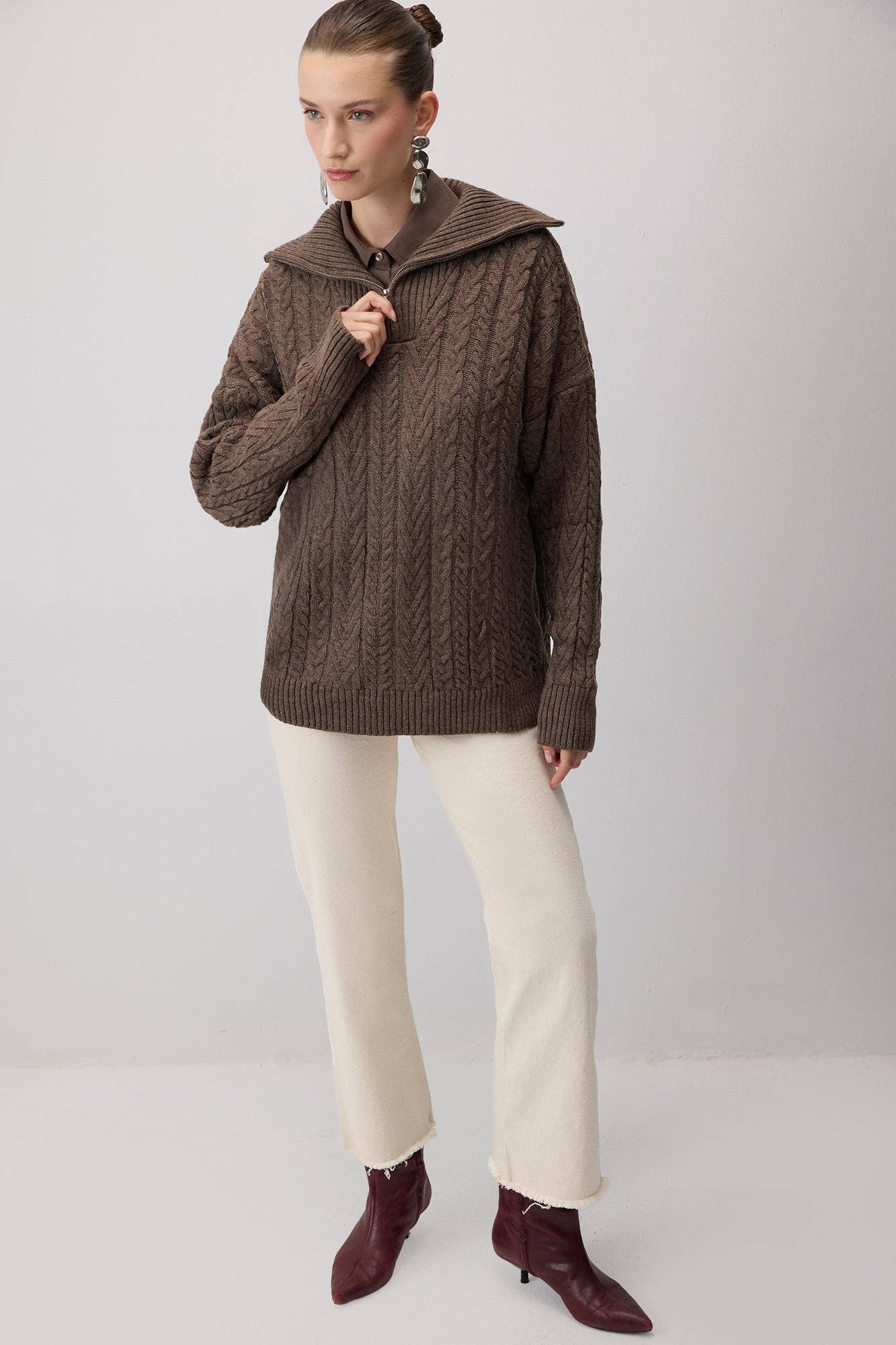 Brown KNIT SWEATER WINIT ZIPPER for wholesale on Faire1