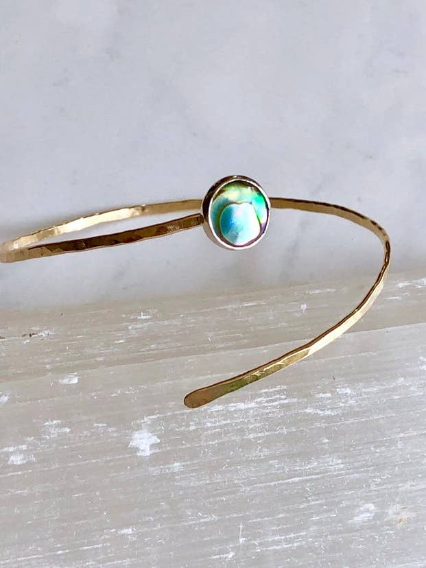 Manchette enroulée en bobine d'ormeau pour la vente par Bonnie Boardman Jewelry