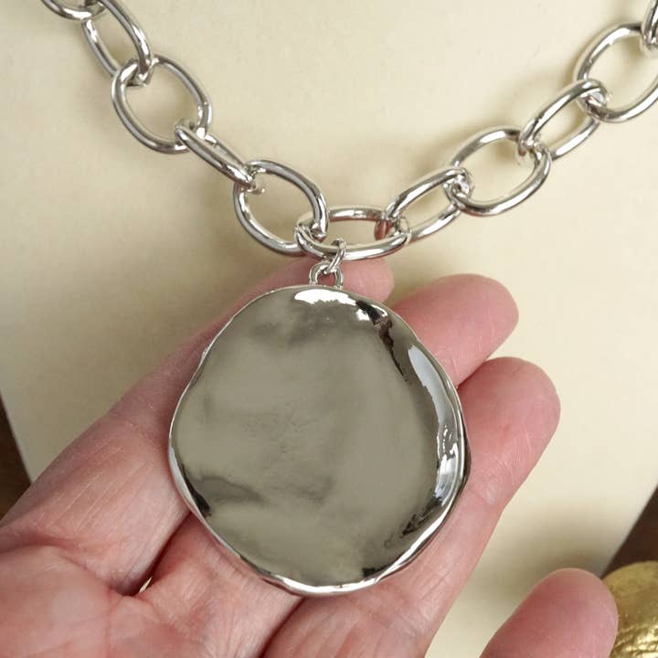 PennyLine inc - Wholesale Pendant/Charm Necklace - Chunky Chain & Hammered Disc Statement Necklace – Gold or Silver Tone2