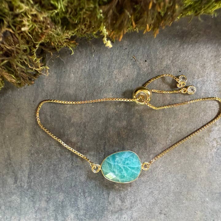 Bracelete Ajustável em Ouro com Amazonite por atacado de Carley King Jewels