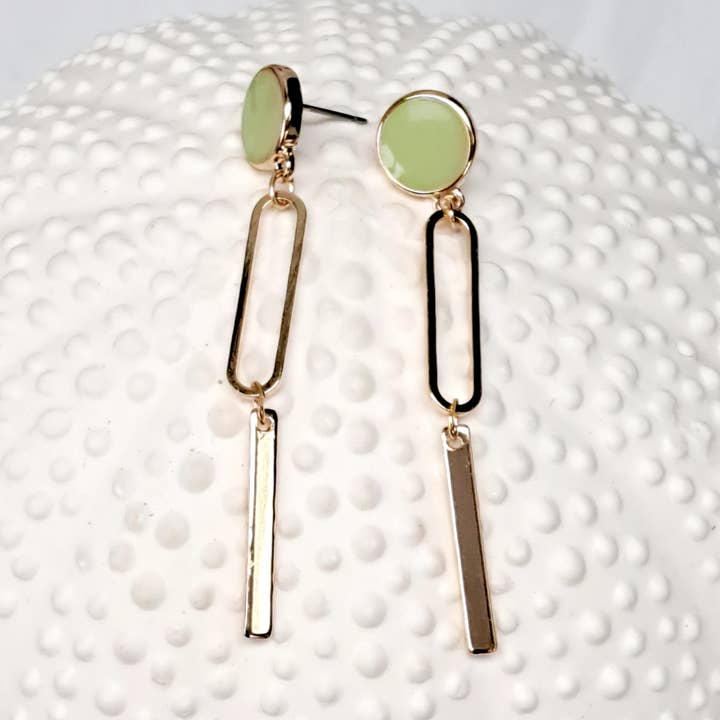 Örhängen - Merry - stift - guld/grön för wholesale av Maison Delclef