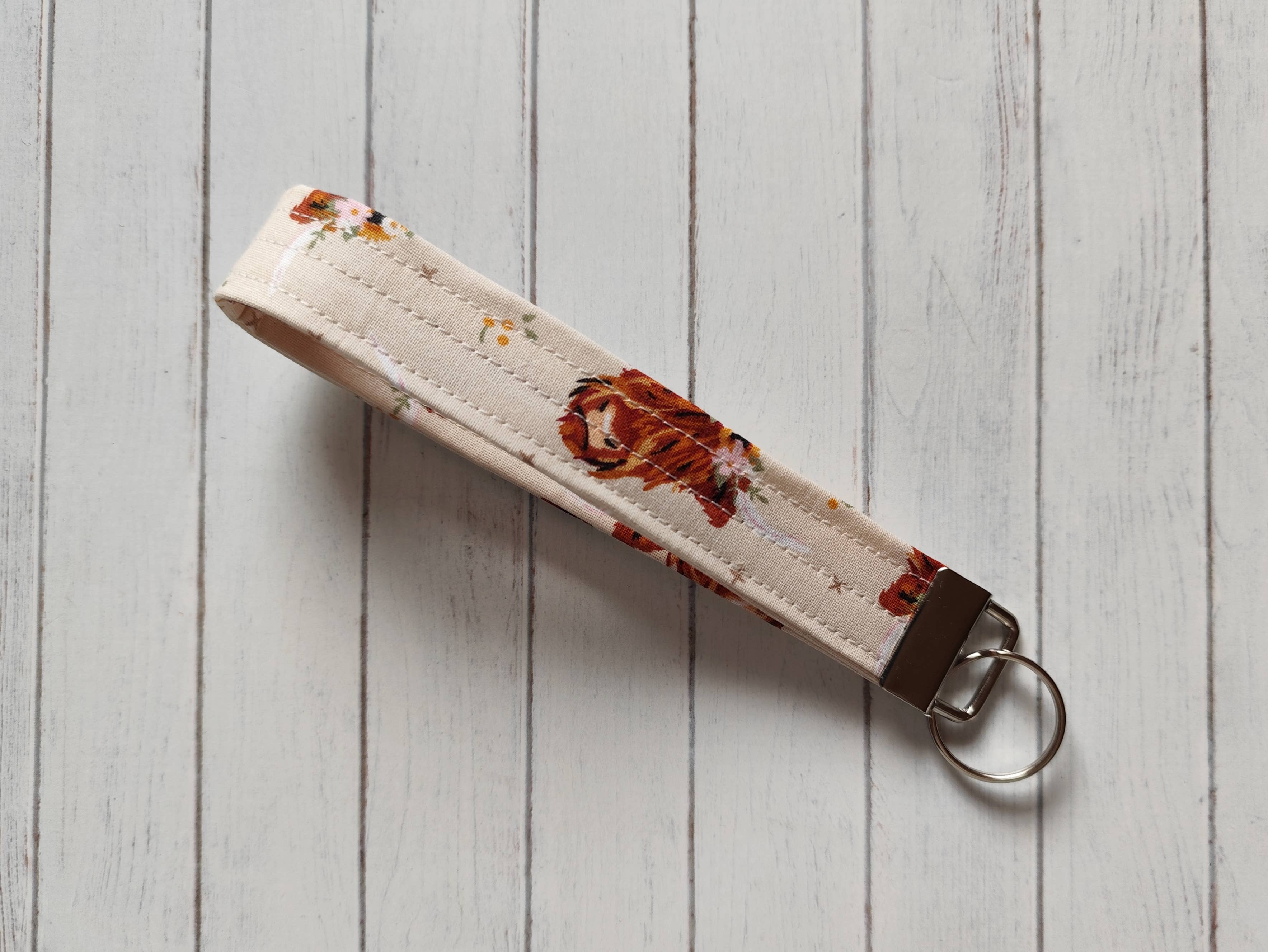 Hannah and me – wholesale Keychain – Women's – Highland cow floral wristlet keyring, Scottish keyfob0