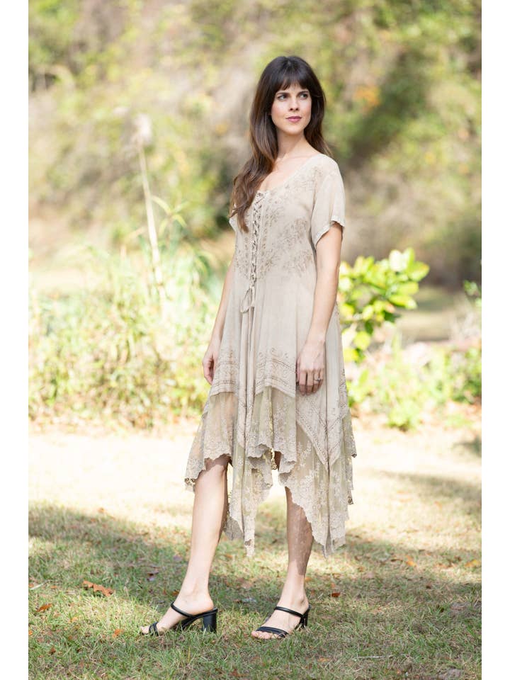 Sacred Threads - Venta al por mayor Vestido - Mujer - Vestido Artesanal Bordado de Camello con Encaje