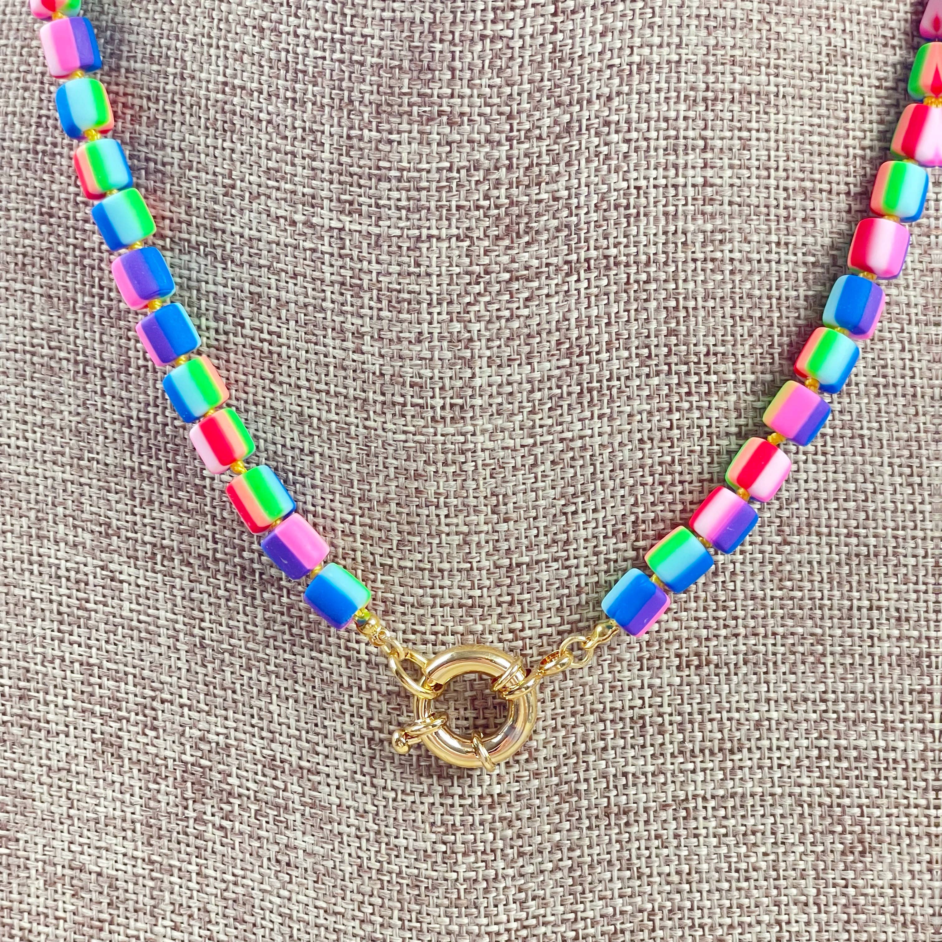 Ewelina Pas Jewelry - Vendita all'ingrosso Collane di perline/perle - Collana annodata a mano con perline in argilla polimerica Mira/Colorblock0