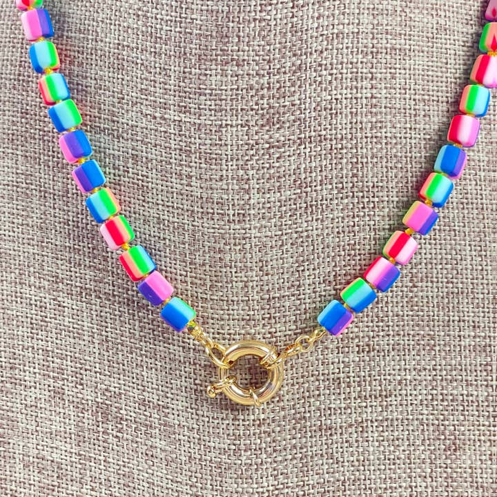 Ewelina Pas Jewelry - Vendita all'ingrosso Collane di perline/perle - Collana annodata a mano con perline in argilla polimerica Mira/Colorblock