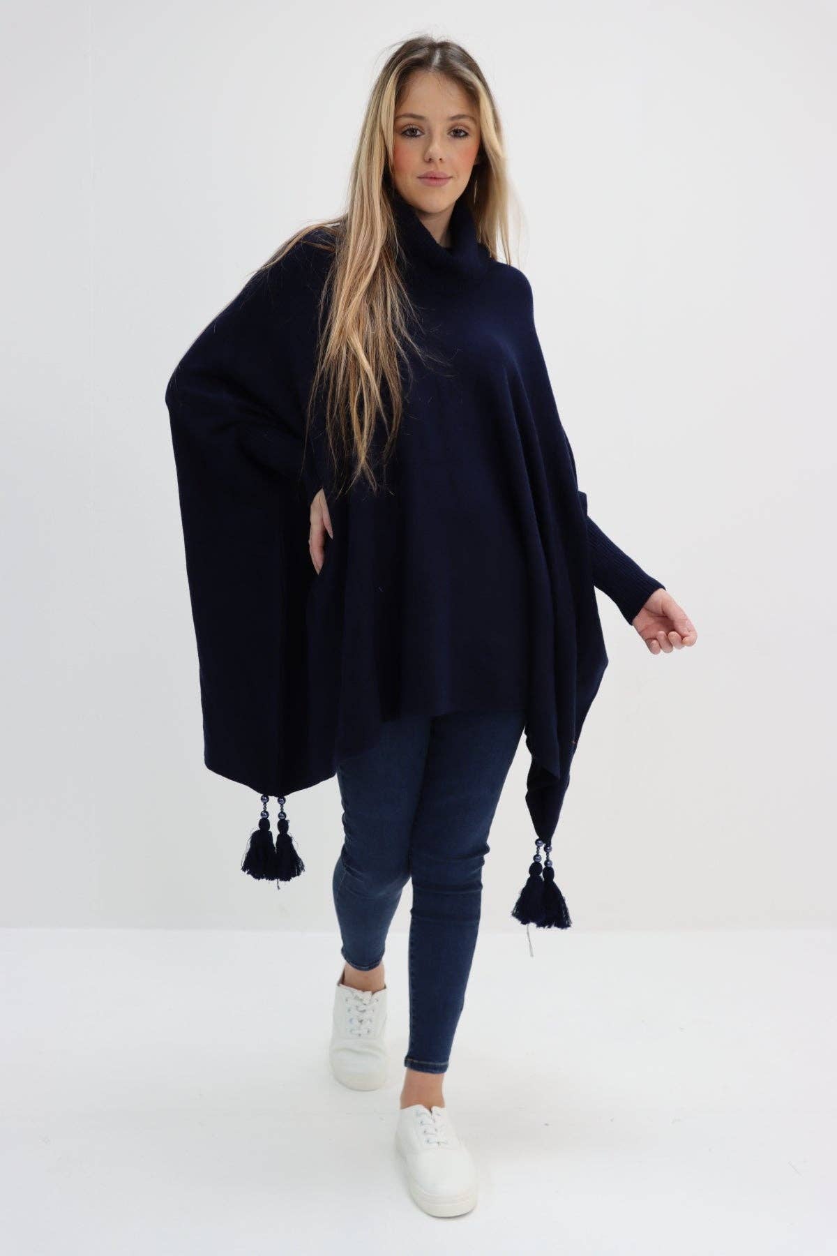 Miss Bold - Vente Poncho – femme - Poncho tunique italien à col bénitier et manches chauve-souris à pompons2