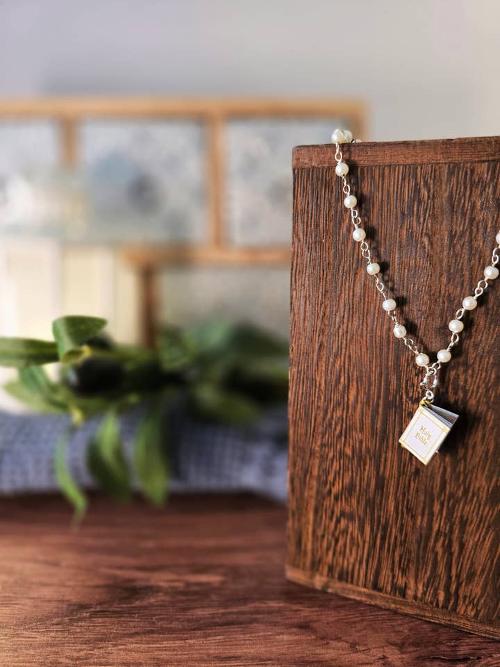 Collana biblica in miniatura con devozione cristiana (bianca) per la vendita all'ingrosso da parte di Olive Dominus